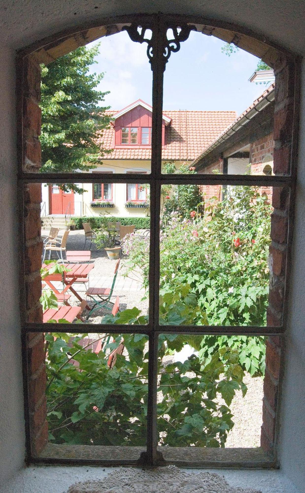 Blasingsborgs Gardshotell Pa Oesterlen Kivik Bagian luar foto